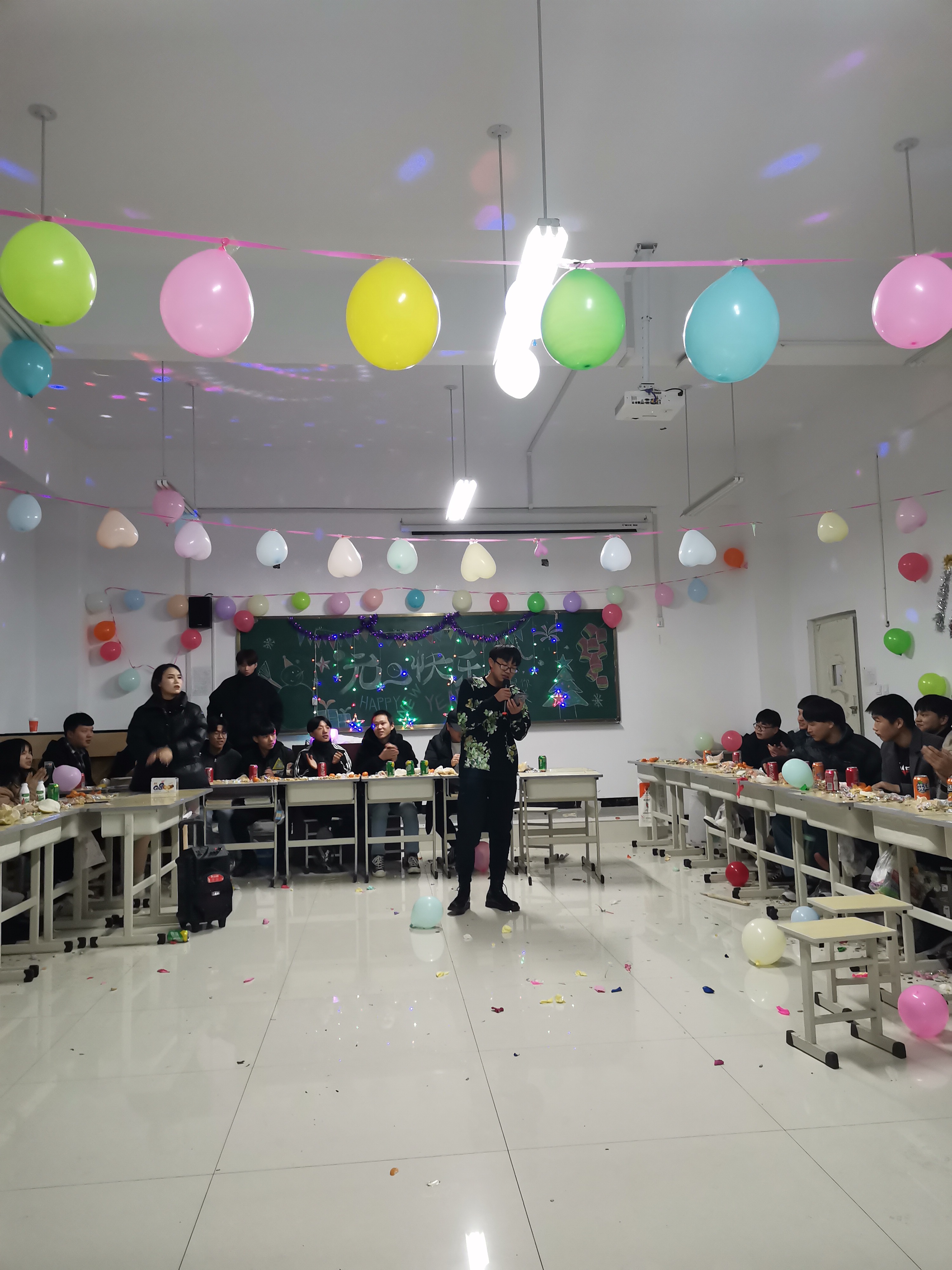 河南地矿职业学院各班级举行庆元旦迎新年联欢晚会